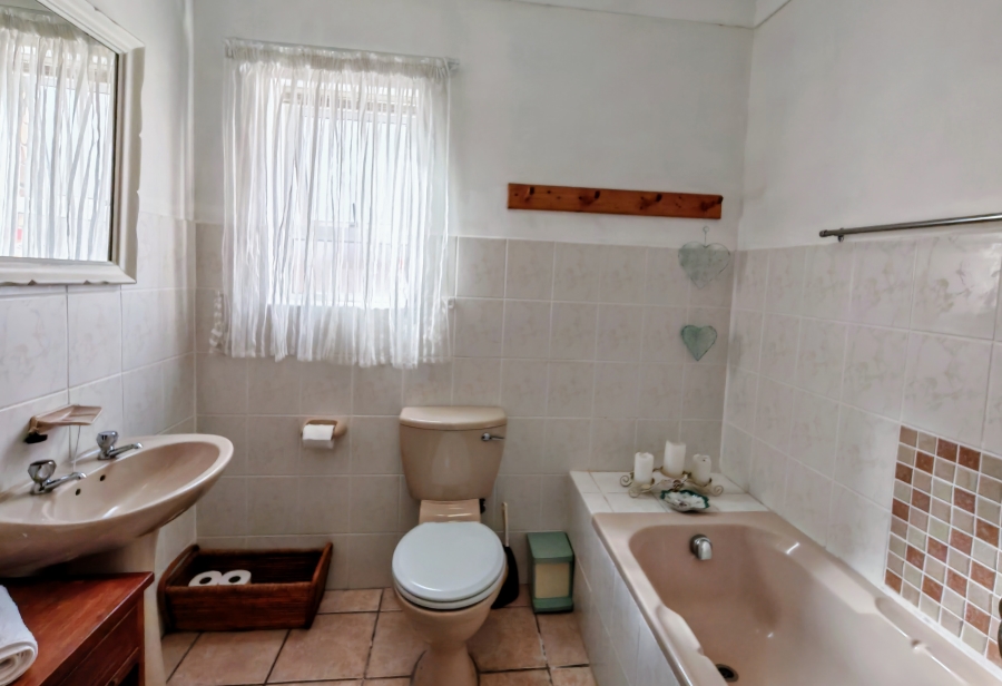 3 Bedroom Property for Sale in De Kelders Western Cape